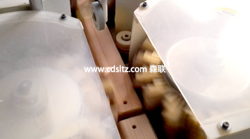 異形木線(xiàn)條側(cè)邊砂光.jpg 異形木線(xiàn)條側(cè)邊砂光.jpg